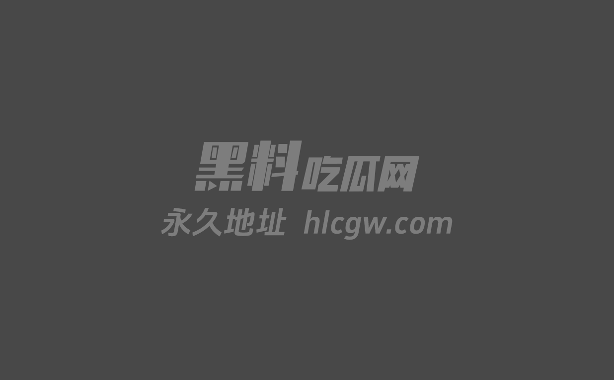 深圳巨乳反差婊江小凡街头大胆露出揉胸抠逼勾引小鲜肉1